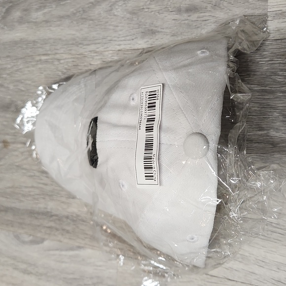 BRAND NEW! C LETTER DAD CAP HAT WHITE COLOR - Picture 3 of 3